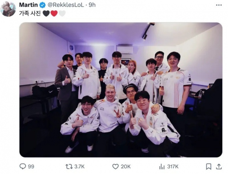 Rekkles更新T1大合照，并用韩语配文：全家福