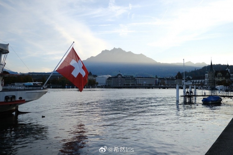 主持希然晒照：旅行有好天气 已经是幸运