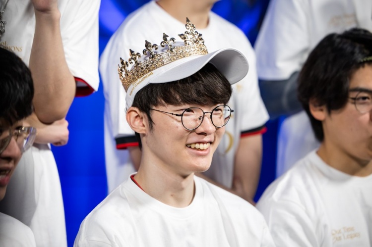 眼见为实！LoL Esports官推：五次世界赛冠军👑