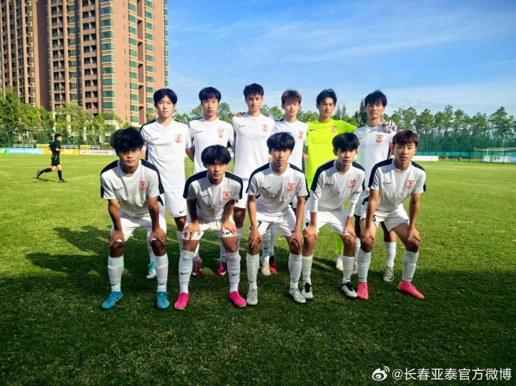 龙哥！记者：狄龙接球投三分命中率高达45.8%，队内最佳