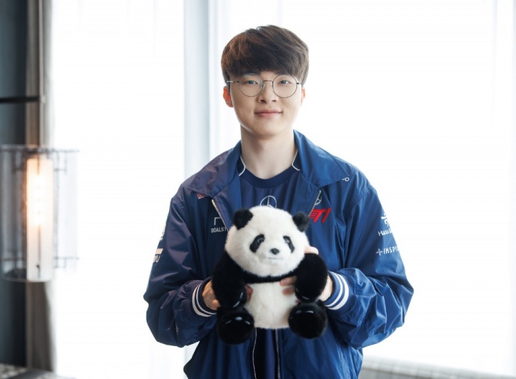 Faker：夺冠的时候有点懵懵的，首先想到的是这是一场有趣的比赛