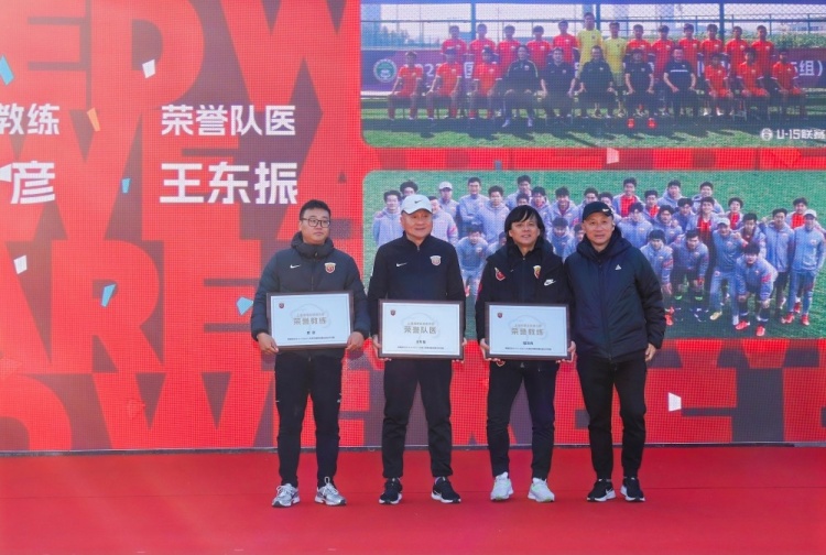 生日快乐！联盟最大球员詹姆斯与最小球员雄谢同一天生日