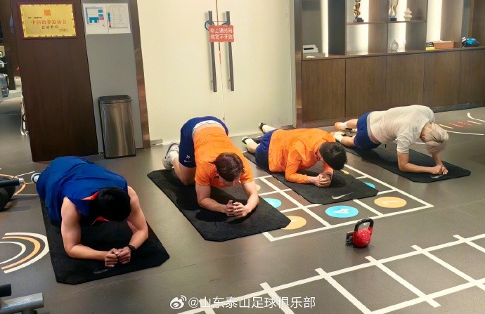 泰山官方：泽卡于昨日与球队会合，唐创下午向球队报到