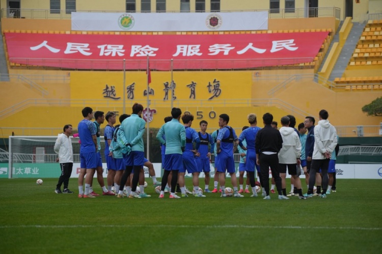 抵达越秀山，完成省港杯赛前官训⚽️