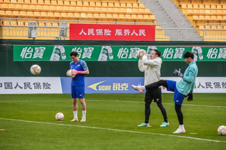 抵达越秀山，完成省港杯赛前官训⚽️