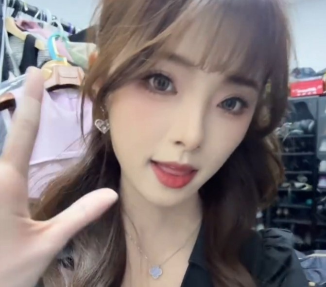 LPL美女主持泱泱分享工作花絮：随机掉落~