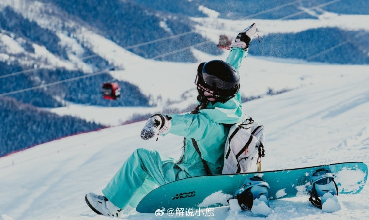 帅！解说小鹿晒滑雪照：除夕快乐 ！传来一封大山⛰️明信片