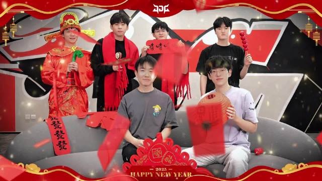 JDG俱乐部送上新年祝福：金蛇携福至，家和万事兴，财源滚滚来！