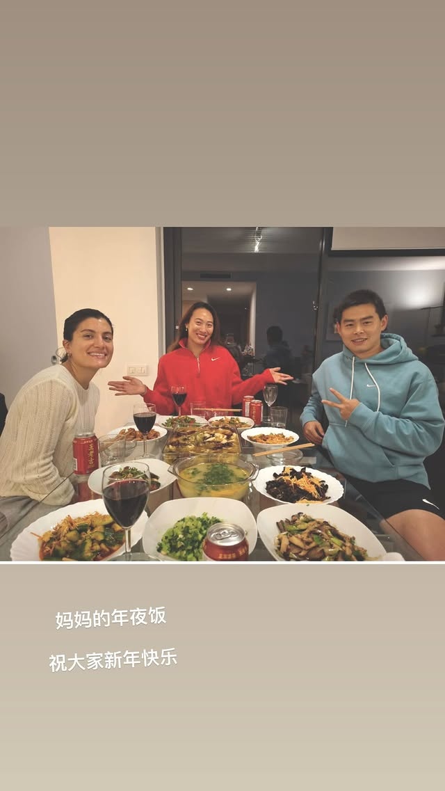 金年会郑钦文晒年夜饭：妈妈的年夜饭，祝大家新年快乐！