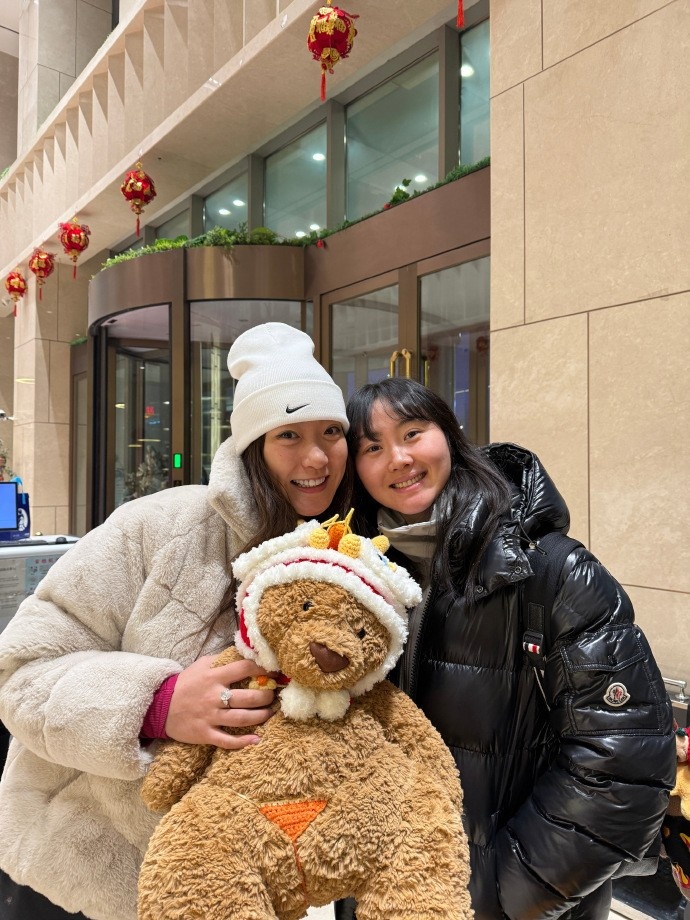 李梦晒照：新年第一客 希望通过🏀联结更多民族大团结