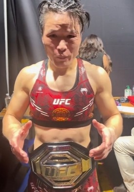 j9九游会官方登录卫冕UFC女子草量级冠军！张伟丽：专注做好自己，做自己该做的事
