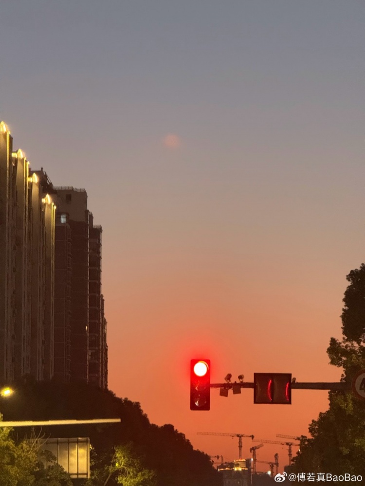 DG视讯官网平台主持人BaoBao晒照：星期一宜分享生活小美好 ​​​