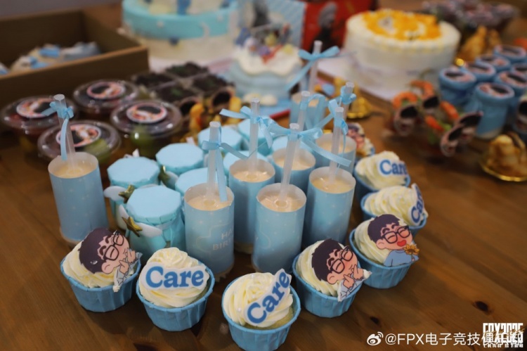 谈球吧(中国)官方网站FPX发布Care生日会返图：新的一岁要烦恼少少多吃不胖！