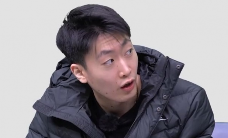 管泽元：感觉拳头总部有内鬼！搞这么个UI，我解说都看得难受