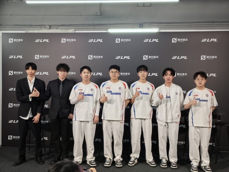LGD赛后群访 Ycx：把训练赛当比赛打 认真对待每一把训练赛
