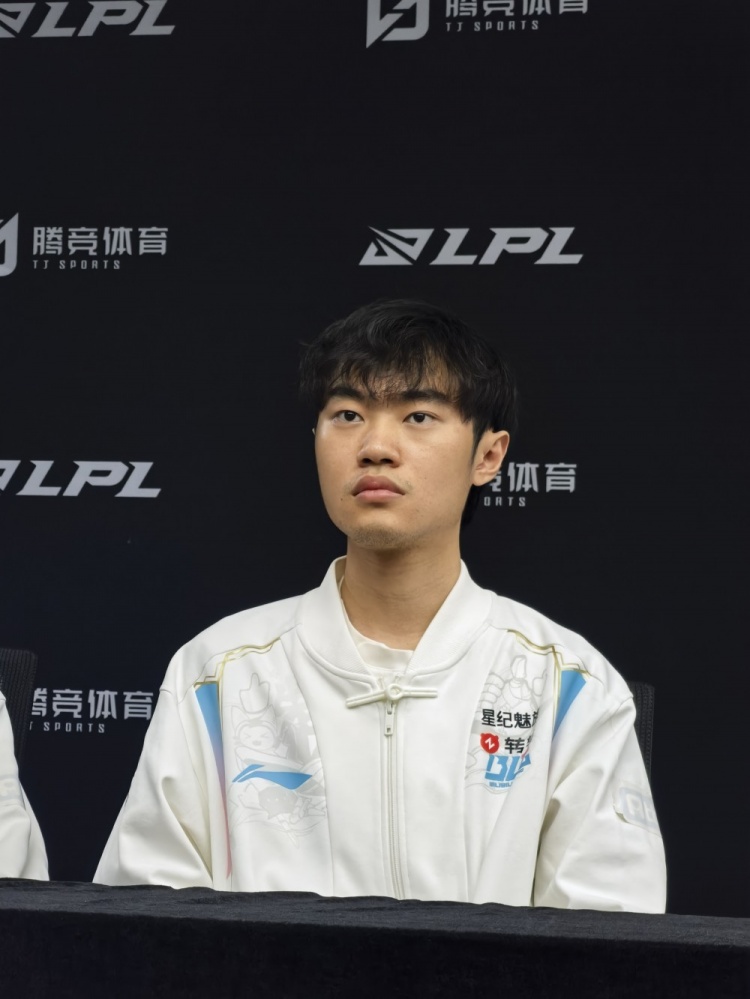 谈球吧体育官网入口都是时光惹的祸！Knight：这版本时光英雄太多 安妮特性打不出来