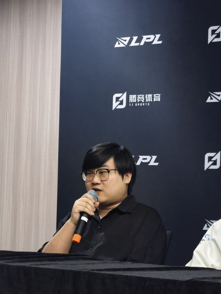 谈球吧总算是说到BP了！Maokai教练：我们BP可以再优化 增强前中期碰撞
