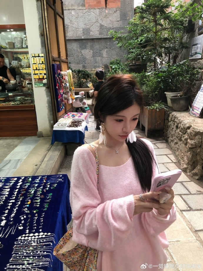 Letme妻子分享与Letme云南旅游照：现在去玉龙雪山了 嘿嘿