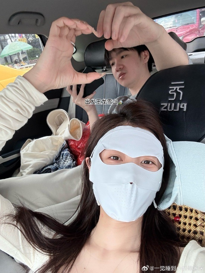 Letme妻子分享与Letme云南旅游照：现在去玉龙雪山了 嘿嘿