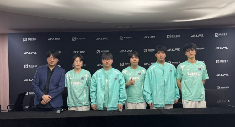 谈球吧体育官网入口LNG赛后群访 Zhuo：自己组内赛的发挥就是又香又臭吧