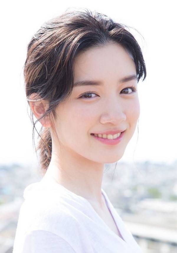 太会玩！日本知名女星公开道歉，曾被曝“脚踏两条船的不伦恋”！