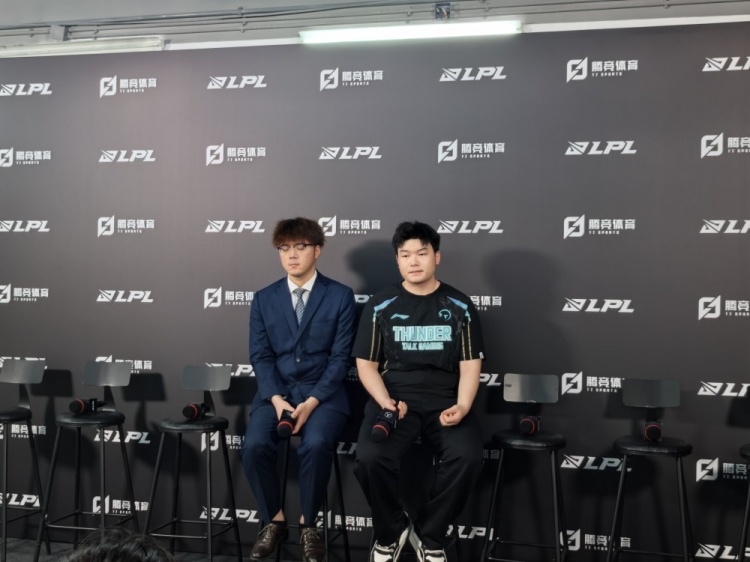 TT赛后群访 教练：选手心态会影响场上发挥 低谷期先把心态调整好