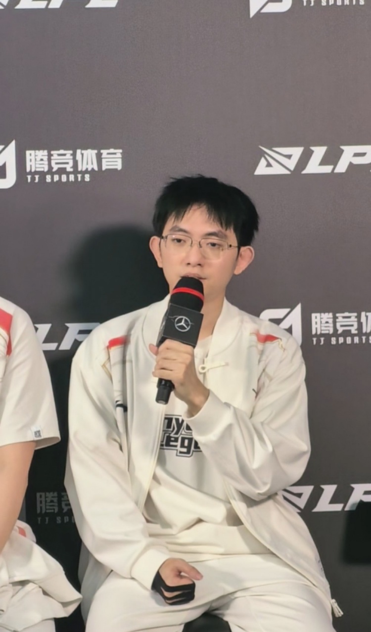 打过才有发言权！圣枪哥：如果不选优势对线 跟姜哥打对线很吃力