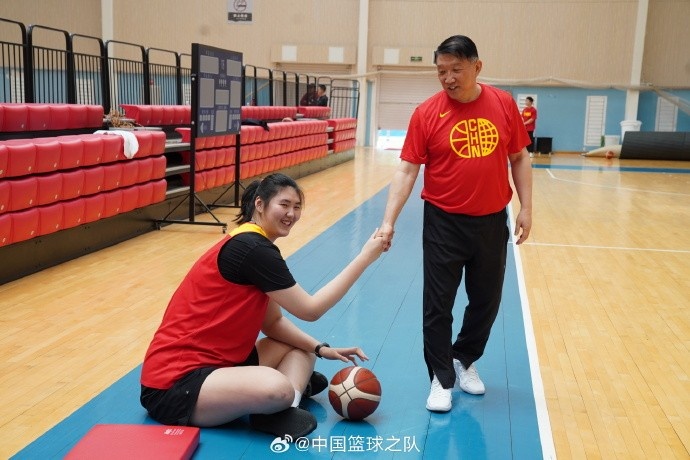 [球迷看点]女篮未来！中国篮球之队官博祝张子宇18岁生日快乐