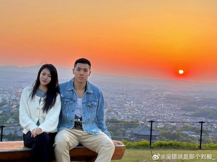 山东男篮球员刘毅晒日本游玩照：继续探索世界💭  ​​​