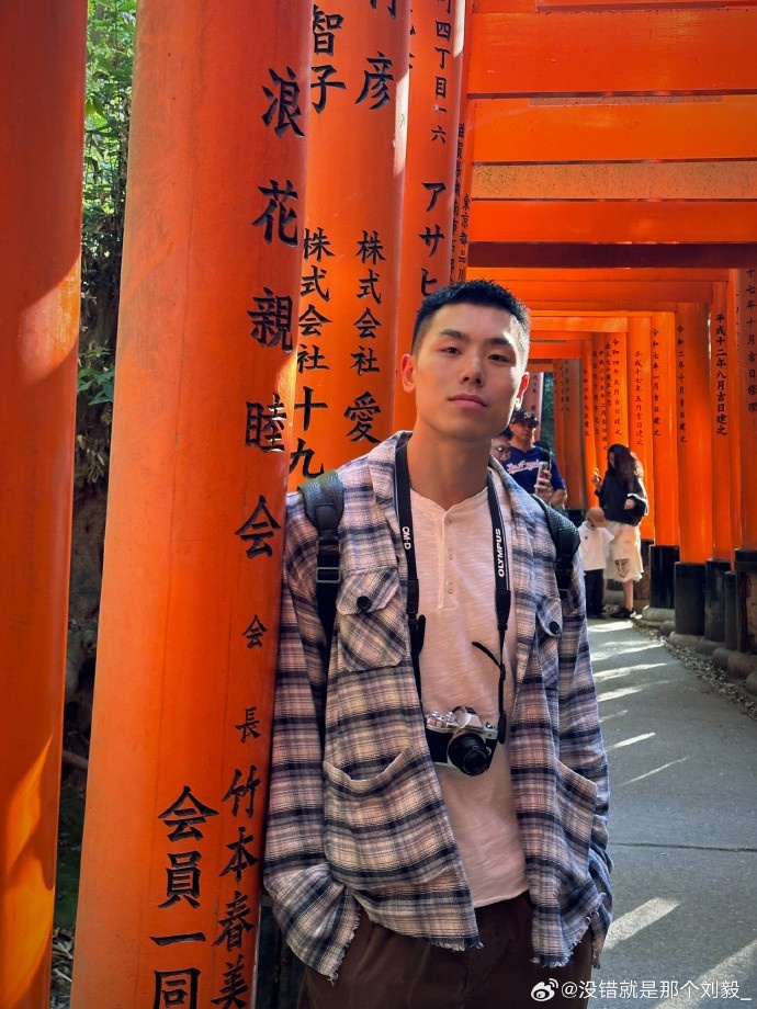 山东男篮球员刘毅晒日本游玩照：继续探索世界💭  ​​​