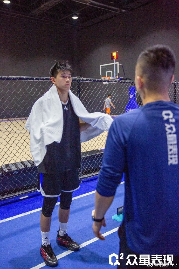 参加2025年NBA选秀！林葳晒照：追梦无所畏惧 爱无止境