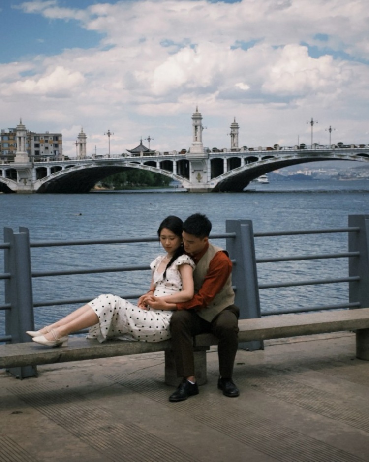 谈球吧(中国)官方网站🥰有点甜！黎伊扬女友晒恩爱合照：在大理🎞️
