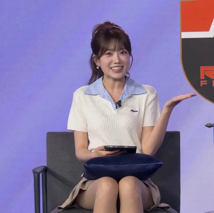 LCK今日互动主持Lee Eun Bin：笑容明媚甜美可爱