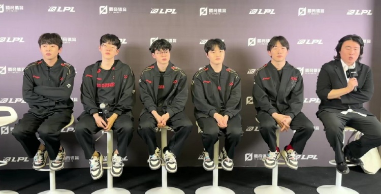 JDG赛后群访 教练：要在BP上下更多的功夫 继续改进游戏内的部分