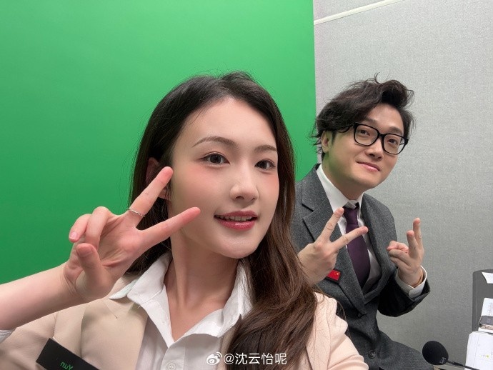 主持人沈云怡晒照：FCPro大师赛圆满结束 我也终于解说夺冠战了！