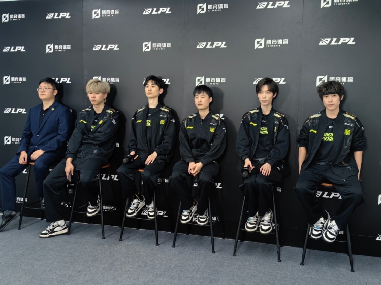 NIP赛后群访 Doinb：iG是喜欢线上打优势的队伍 要注意他们的野辅