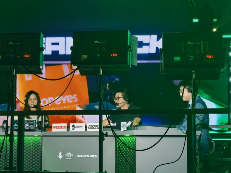 他来了！知名体育解说徐静雨做客英雄亚冠ACL决赛DotA2项目评论席