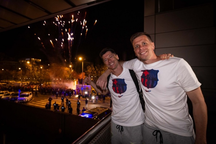 波兰玄冥二老！巴萨祝贺莱万&什琴斯尼：💙❤️🤝🇵🇱