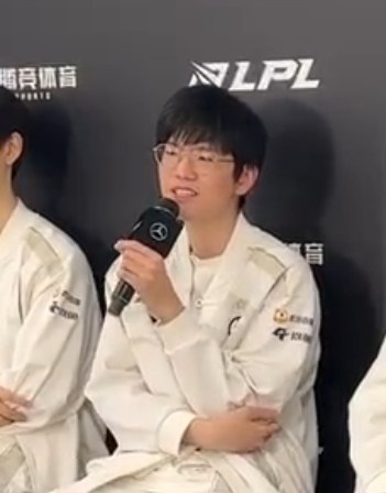 玩上兵法了！Jiejie：第二局亮盲僧是为了给对面点压力 没想选