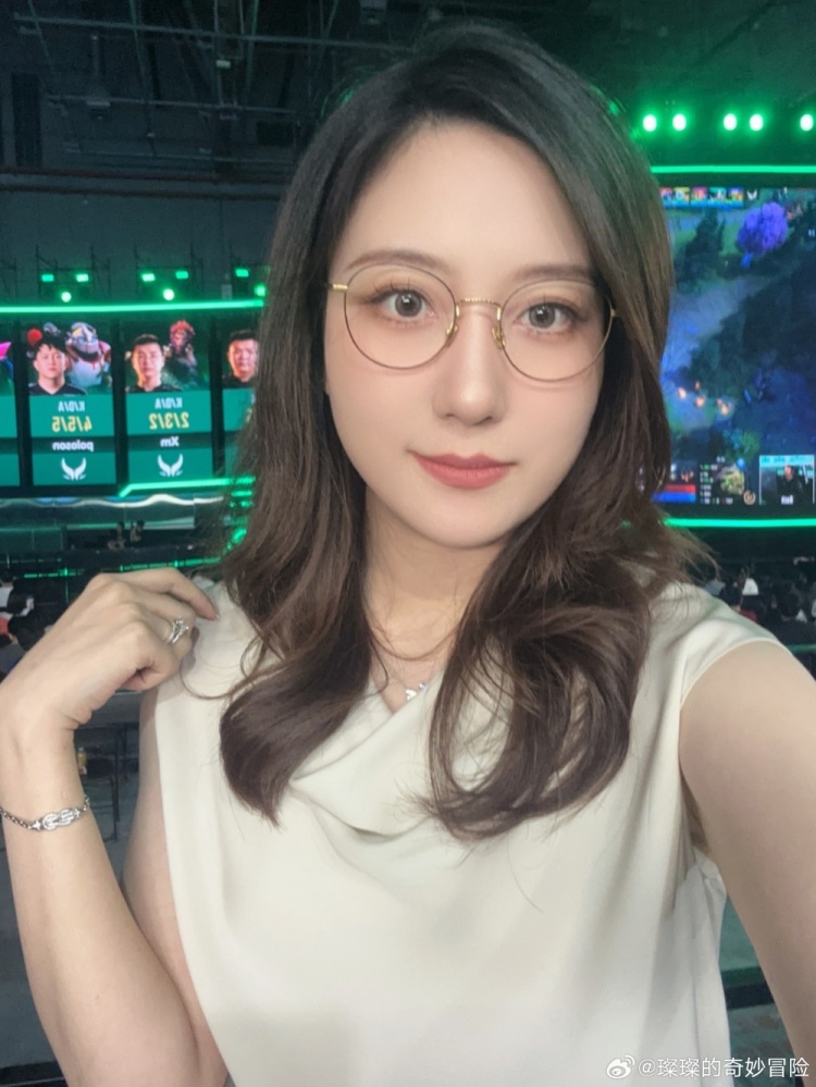 DOTA2解说璨璨晒照：恭喜XG！拉满且超级充实的一天