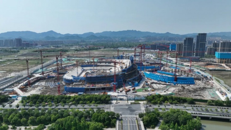 杭州余杭国际体育中心看台主体结构完工，是浙江首个6万座足球场