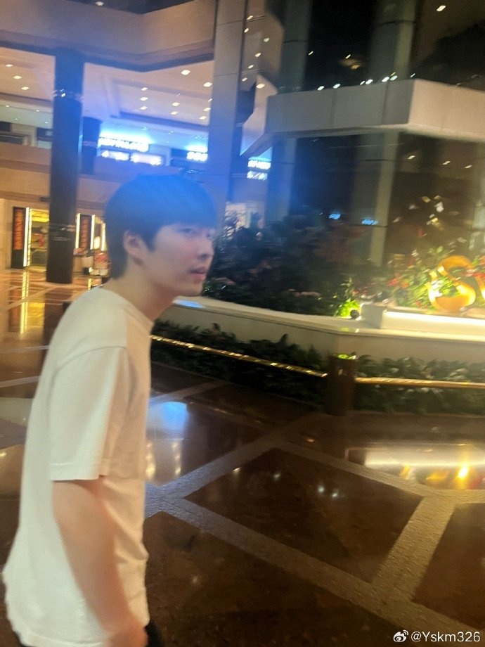 YSKM分享和前IG队友的聚餐照：下次再见～ 希望大家順順利利👍