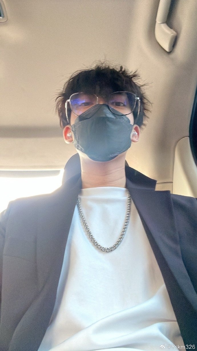 YSKM分享和前IG队友的聚餐照：下次再见～ 希望大家順順利利👍