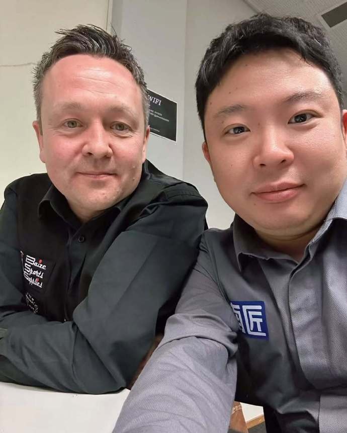“追星”成功！张安达与众多斯诺克巨星合照，马叔再现拳击动作