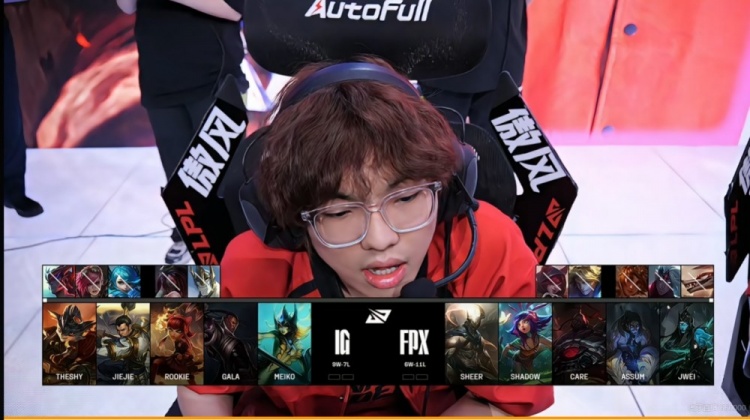 🎮TheShy兰博忍辱负重前期被gank后期团战大火收汁 iG赢下首局