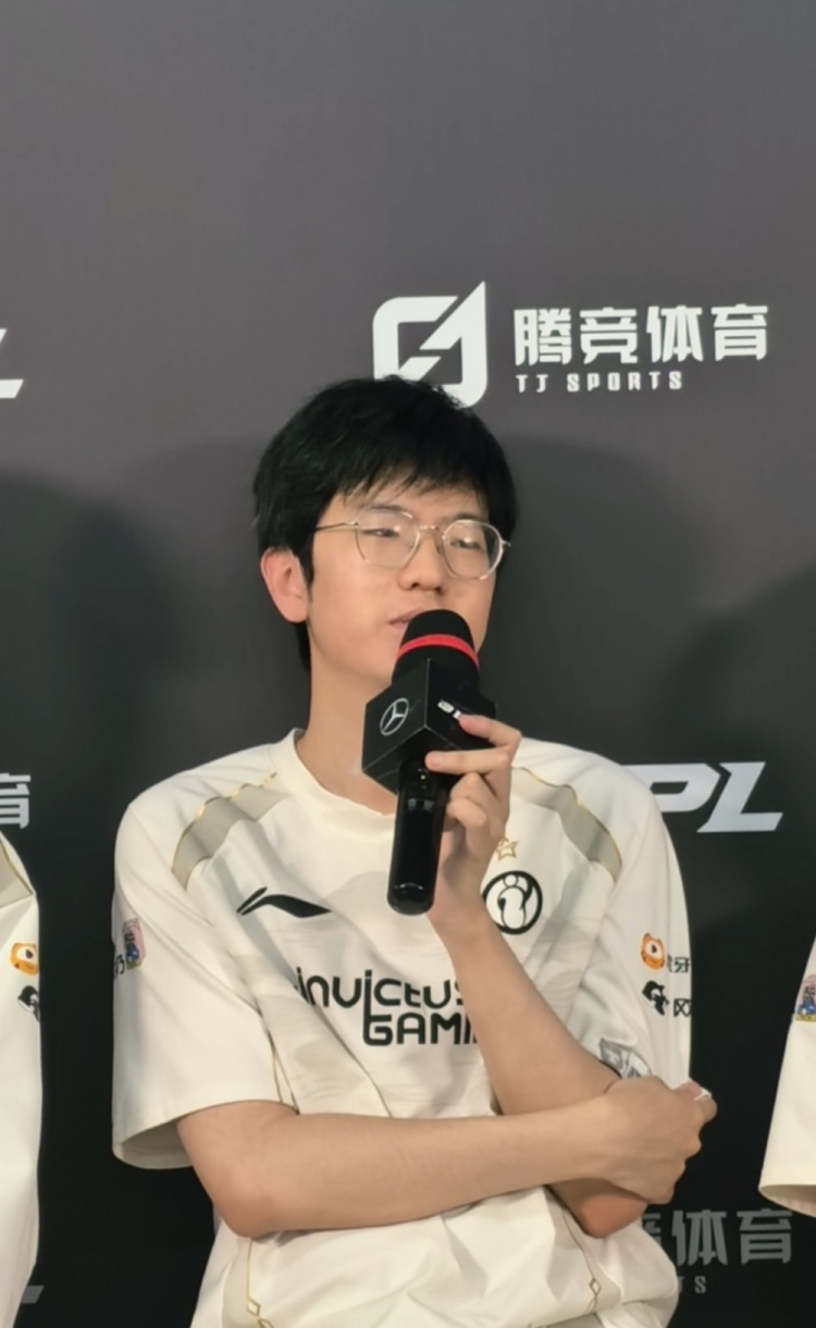 金年会体育别怂 干就完了！Jiejie：不能因为对面有潘森就所有资源都不去打