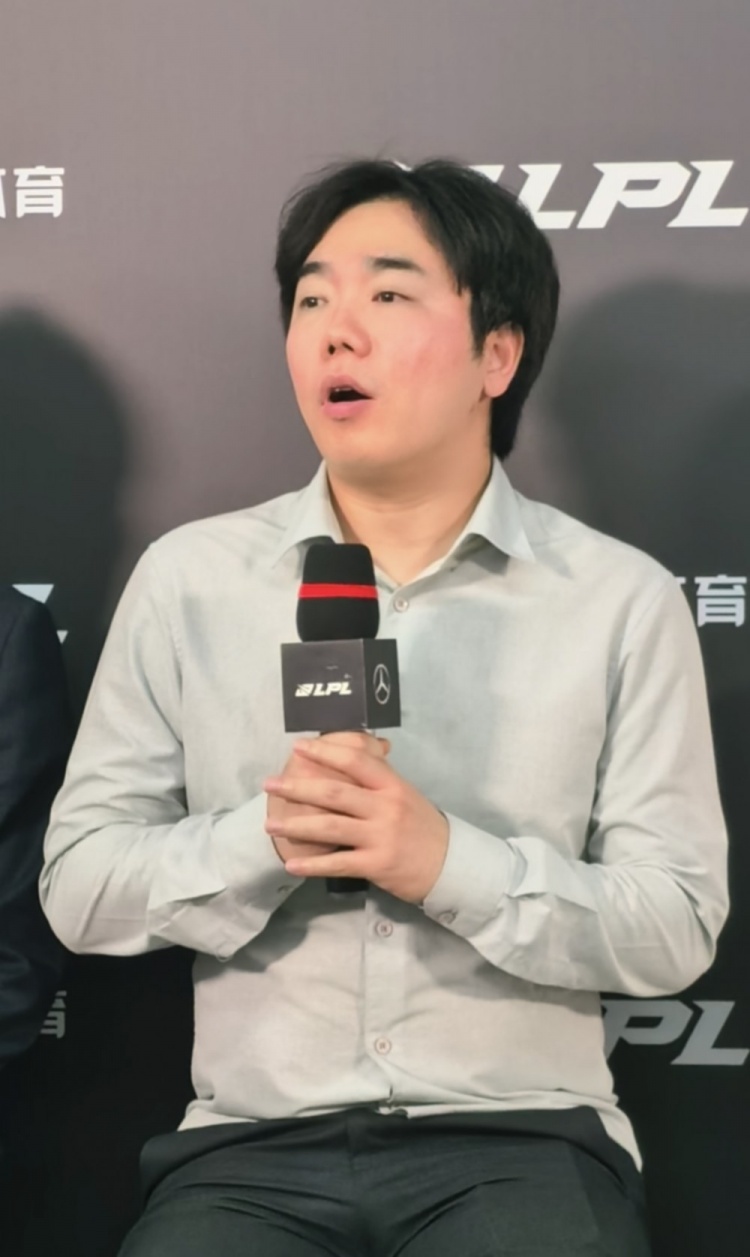 你说行就行吧！红米教练：小奶油岩雀发挥很不错 只是中间有失误