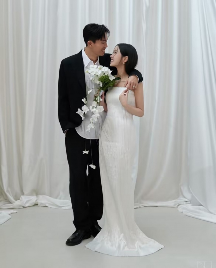 韩国国脚郑优营宣布结婚喜讯，妻子是韩国知名演员李光基的长女
