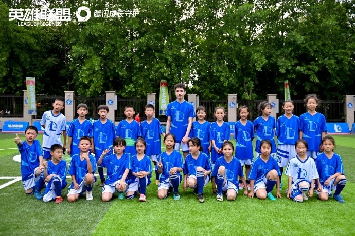 工厂董事和Uzi参加了“天生的英雄”慈善行动回报：帮助农村青少年成长