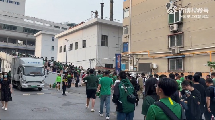 客战石家庄功夫！博主：有1700名北京球迷来现场支持国安